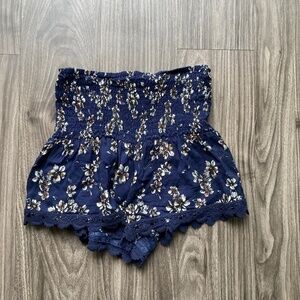 William B Floral Shorts with Cinched waistband and lace detailing